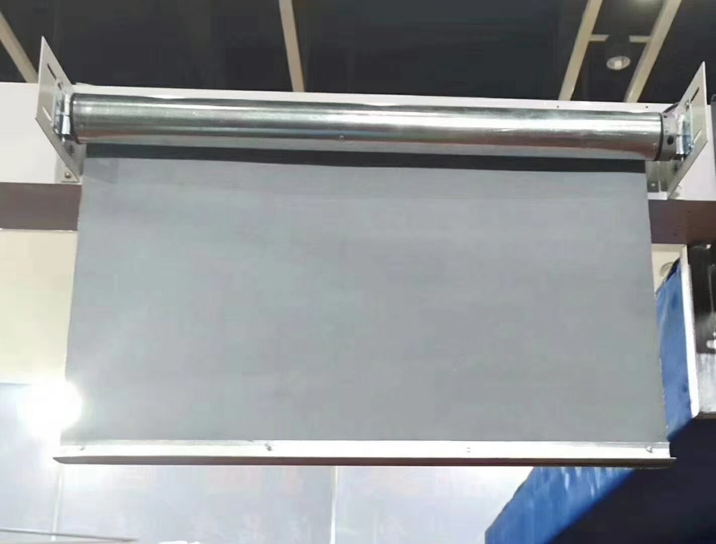火灾发生时,如何触发挡烟垂壁进行排烟 火灾发生时,如何触发挡烟垂壁进行排烟
