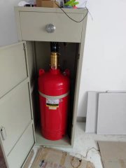 柜式七氟丙烷灭火装置内存放的是气体吗？