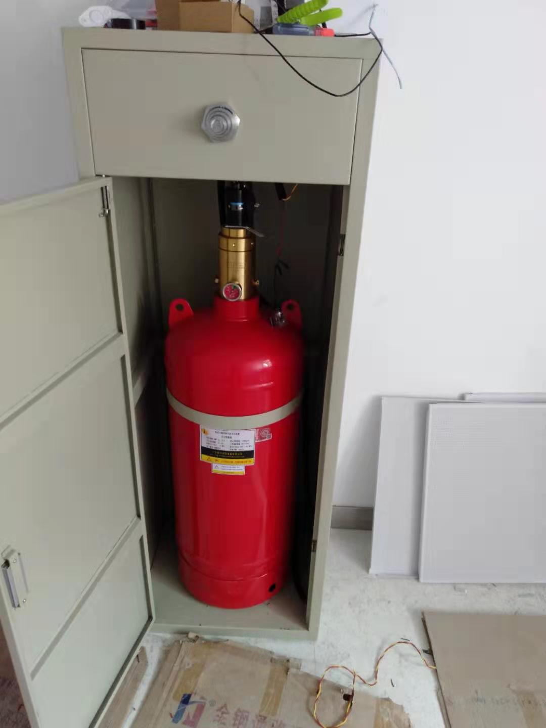 柜式七氟丙烷灭火装置内是气体吗？